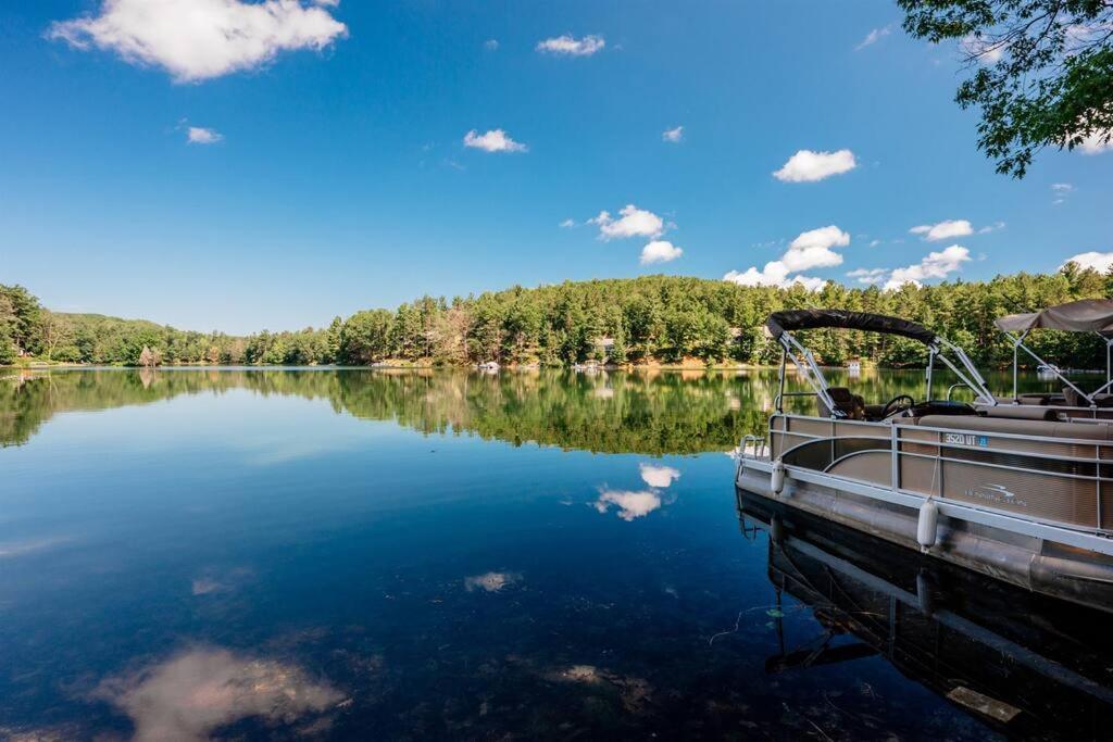 Cabin On Beautiful Arbutus Lake Near Traverse City Exterior foto