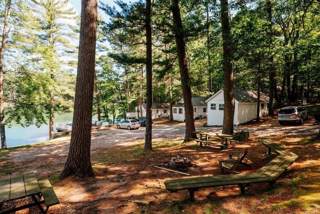 Cabin On Beautiful Arbutus Lake Near Traverse City Exterior foto