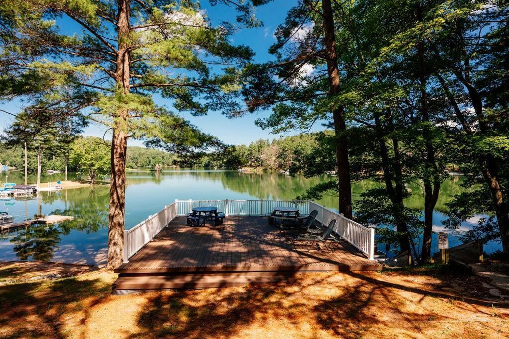 Cabin On Beautiful Arbutus Lake Near Traverse City Exterior foto