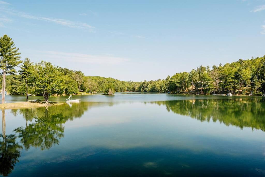 Cabin On Beautiful Arbutus Lake Near Traverse City Exterior foto