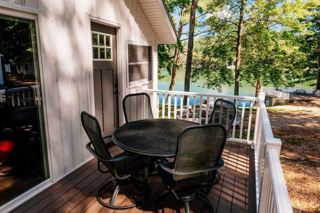 Cabin On Beautiful Arbutus Lake Near Traverse City Exterior foto